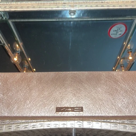 NIB! Mac Cosmetics Snow Ball Mini Lipstick Kit. - Picture 11 of 11